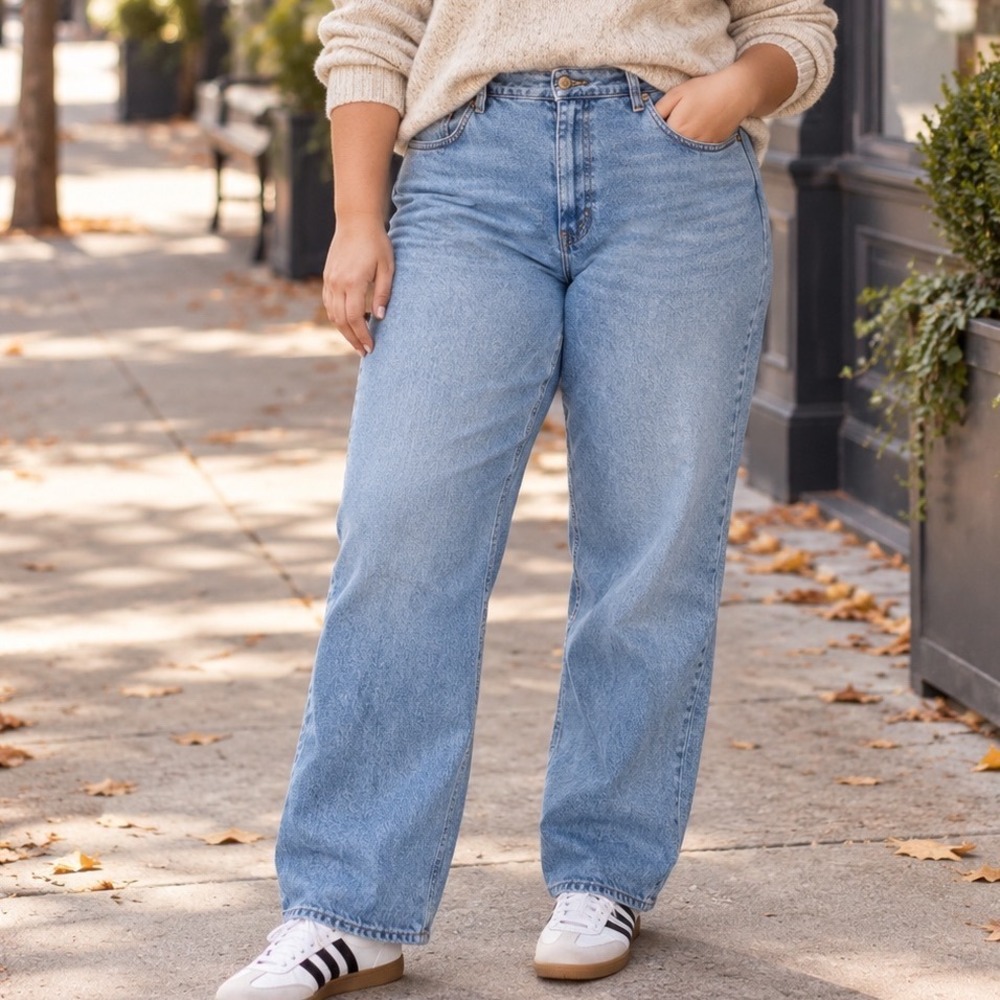 Abercrombie & Fitch The 90s Relaxed Jean High Rise Light Wash Blue 34 18R D4